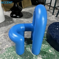 Tabouret d'appoint ludique en PRV en forme de tube pour café, bar, showroom, villa, intérieur personnalisé pour agences de design et projets d'aménagement hôtelier