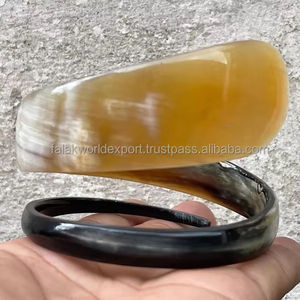 Bracelet en corne de buffle unique fait à la main, bijou statement artisanal en corne de bœuf torsadée ronde pour femmes par FWE - Product Image 5