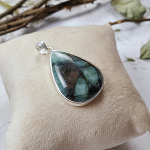 Sterling Silver <b>Emerald</b> Gemstone Teardrop Collet <b>Pendant</b> – Wholesale Silver Jewelry - Product Image 4