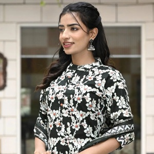 Kurta décontractée pour femme en coton indien et pakistanais, coupe ample, brodée, style Leheriya, longueur au sol, avec manches trois-quarts, provenant d'Inde - Product Image 1
