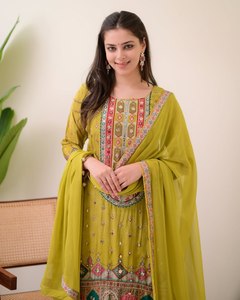 Robe maxi en soie pour femmes musulmanes, nouvelle collection pour Diwali 2024 - Product Image 2