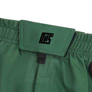 Pantalones cortos MMA de calidad con tela de secado rápido transpirable de ajuste ajustable perfectos para entrenar y combinar pantalones cortos MMA - Product Image 3