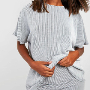 Logo personnalisé pour femmes 2 pièces en coton col rond à manches courtes vêtements de détente couleur unie moulante élastique côtelé T-Shirt genou décontracté - Product Image 4