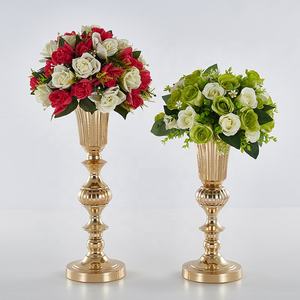 Jarrón de flores dorado de 2 piezas, tendencia en la industria, con acabado premium que agrega un toque de lujo a la decoración del hogar sin sobrecargar el espacio. - Product Image 1