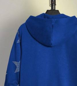 เสื้อฮู้ดดี้ผู้ชายลายพิมพ์ดิจิทัล ประดับเพชรเทียม ผ้าฝ้าย 100% ระบายอากาศได้ดีสำหรับฤดูหนาว มีกระเป๋า ดีไซน์ใหม่ทันสมัย - Product Image 6