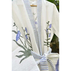 Robe Kimono en Coton à Motifs Floraux Imprimés à la Main, Robe de Demoiselle d'Honneur, Vêtement d'Intérieur Estival de Luxe pour Femme, en Tissu Gaufré à Manches Longues, Lys Bleus - Product Image 4