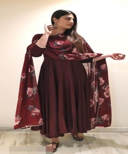 Fusion de la mode: Salwar Kameez de style pakistanais-Fusion de styles traditionnels et modernes, créant un VÊTEMENT de mode chic et élégant - Product Image 3