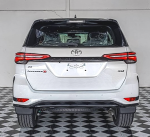 TOYOTA FORTUNER SUV d'occasion en bon état - Product Image 2