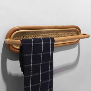 Porte-serviettes en rotin moderne et élégant avec un look luxueux idéal pour les appartements urbains et les intérieurs de salle de bain côtiers élégants - Product Image 5