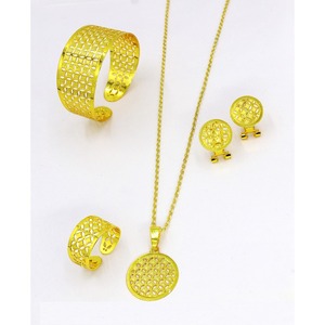 Conjunto de joyería de collar de pulsera de oro de moda, conjunto de joyería de acero inoxidable de gama alta para mujer, anillo de costura acolchado artesanal de hierro dorado - Product Image 6