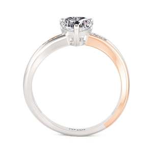 Bague de fiançailles Jeulia en platine plaqué rhodium avec moissanite taille émeraude géométrique - Product Image 3