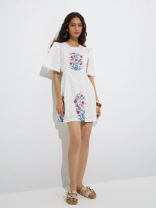 Robe trapèze en coton mélangé à motifs floraux blancs de Bombay Paisley - Product Image 1