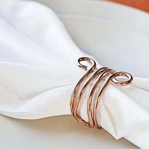 Anneaux de serviette en fil simple et élégant pour la décoration de table de mariage, anneaux de serviette en or rose - Product Image 1