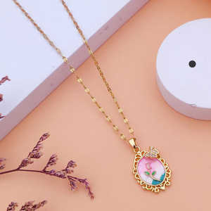 Elegante collar con colgante de cadena chapado en oro, accesorio de joyería atemporal para mujer, ideal para uso diario y ocasiones especiales - Product Image 1