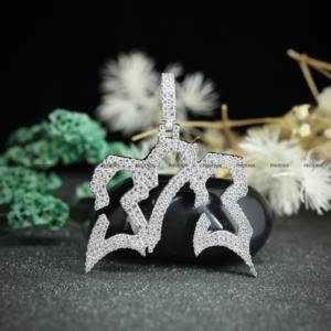 Colgante de Moissanita con Número de Diseño, Plata de Ley 925, Joyería Hip Hop, Joyería de 3 Letras, Joyería con Iniciales Personalizadas para Hombres y Mujeres - Product Image 1