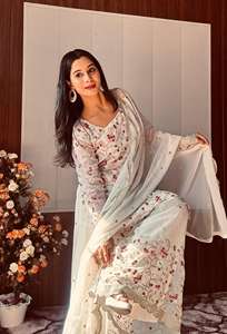 Pakistanais Salwar Kameez Vente en gros Magnifique robe prête à l'emploi Designs Dernier modèle Lourd Kurta Sharara Costume pour mariage Porter - Product Image 3