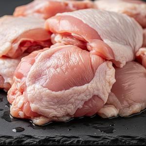 Muslos de Pollo Congelados Premium Sin Hueso, Enteros, IQF, Halal, Listos para Cocinar, Carne para Servicios de Alimentación y Exportación - Product Image 5