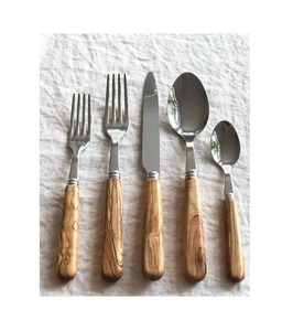 Ensemble de couverts en acier inoxydable de qualité supérieure avec poignées en bois Ensemble de couverts au design attrayant pour décor de table Ensemble de couverts - Product Image 1