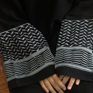 Abayas élégantes et modestes brodées à la main pour femmes! - Product Image 1