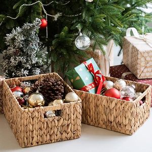 Cesta de Navidad tejida a mano ecológica hecha de jacinto de agua-Almacenamiento rústico de vacaciones y decoración festiva sostenible para el hogar - Product Image 3