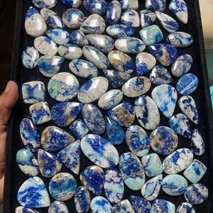 อัญมณีทรงหลังเบี้ยขนาดเล็กทำจากคริสตัลด้วยมือธรรมชาติอัญมณีสีฟ้าสวยงามใช้ในการรักษาเครื่องประดับตกแต่งบ้านของขวัญ - Product Image 1