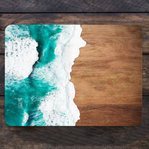 Tabla de Madera Hecha a Mano con Diseño de Olas del Océano, Ideal para Preparar Alimentos, Servir en Fiestas y Presentación Elegante en Mesa, Venta al por Mayor desde India - Product Image 1