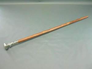 Canne de marche en bois poli de style vintage, faite à la main, avec poignée marron - Cadeau pour toutes occasions - Product Image 3