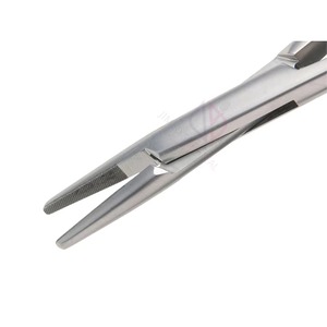 Pinza Portaagujas de Cirugía de Grado Quirúrgico Personalizada 2026, de Acero Alemán de Precisión, 5.5 Pulgadas, para Uso en Quirófano - Product Image 2