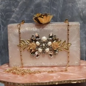 Elegante Bolso de Mano de Resina Hecho a Mano para Damas, Marca QUALITY ENTERPRISES, Modelo QE-RCB-01, Accesorio de Moda para Fiesta/Boda, Único - Product Image 3