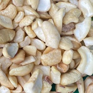 Fabrication du Vietnam noix de cajou brutes noix de cajou noyau Ww320 noix de cajou géantes exportées en gros vers l'Asie, l'UE, le Moyen-Orient - Product Image 1