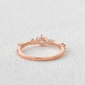 Anillo de Plata 925 Elegante con Media Eternidad de Diamantes Moissanite de Corte Redondo, Anillos Duraderos y Elegantes para Mujer - Product Image 3