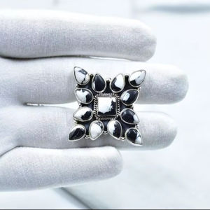 Bague ajustable en argent sterling et buffle blanc faite à la main Bijoux artisanaux uniques Bague bohème en pierres précieuses pour femmes - Product Image 1