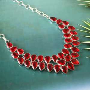Collar de cadena de eslabones de latón plateado con granate rojo, hecho a mano, joyería religiosa cristiana para bodas y ocasiones especiales - Product Image 2
