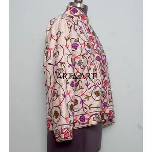 Veste matelassée en velours brodée Suzani 100% coton faite à la main, motif floral, manteau d'hiver, écologique, respirante, boutonnée - Product Image 4