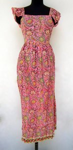 Robe longue indienne faite à la main à imprimé floral pour femmes encolure carrée avec sangle arrière Robe longue - Product Image 4