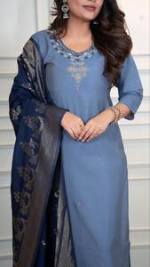 Último Modelo de Traje Indio Premium de Seda Romana con Kurti, Pantalón y Dupatta Hechos a Mano, Proveedor Mundial en Venta, Moda Femenina - Product Image 4