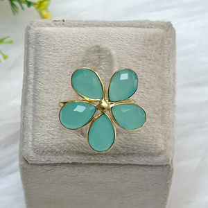 Bisel con forma de flor vermeil dorado Aqua Calcedonia Anillo de piedras preciosas Joyería-Anillo de Bodas de banda lisa de plata 925 para venta al por mayor - Product Image 3