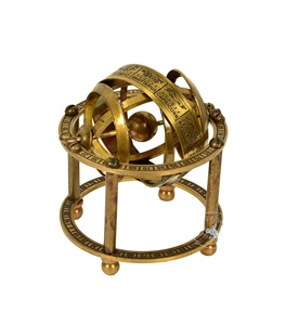 Grand Armillaire nautique en laiton doré avec base robuste, parfait pour l'affichage dans le bureau ou le salon - Product Image 1