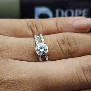 Nuevo Anillo Elegante de Doble Banda con Moissanita de Corte Redondo y Engaste Pavé en Oro de 14K, Certificado IGI, Estilo Moderno - Product Image 6