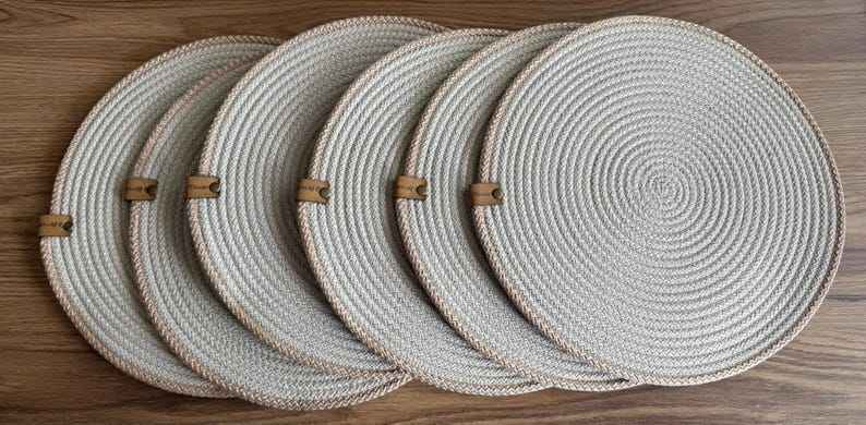 สีดำสีกากี