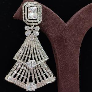 Boucles d'oreilles de créateur plaquées argent CZ Jhumka avec pierres de zircon étincelantes pour la fête Accessoires de mode avec pierre de zircon - Product Image 1