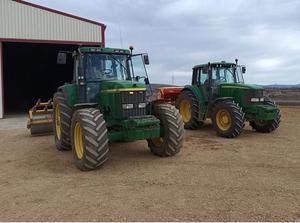 Compre un Tractor Agrícola John Deere Original Disponible para la Venta Ahora Disponible en Stock al por Mayor a un Precio Accesible - Product Image 2