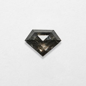 Diamant naturel de 1,12 ct, forme cerf-volant, couleur sel et poivre, excellente taille pour la fabrication de bijoux - Certifié IGI - Product Image 1