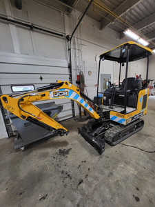 ซื้อรถขุดขนาดเล็ก JCB 19C-1E 10 ตัน ปี 2023 พร้อมเกียร์และปั๊ม ในราคาพิเศษ - Product Image 1