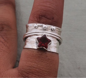 Anillo giratorio de Plata de Ley 925 sólida con corte de estrella, cuarzo, granate, piedra preciosa, anillo de estilo bohemio hecho a mano para mujer, símbolo cristiano - Product Image 1