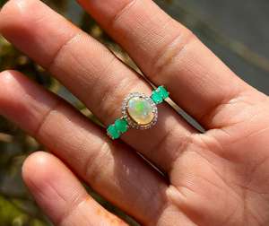 Bague cocktail en argent sterling 925 plaqué rhodium avec opale naturelle et émeraude, ornée de diamants, pour un anniversaire - Product Image 3