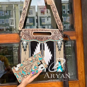 Bolso de mano de cuero con herramientas aztecas de estilo tradicional occidental para mujer - Product Image 1