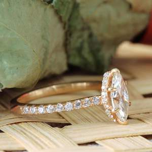 แหวนหมั้นเพชรรูปรัศมีที่ซ่อนอยู่สำหรับเธอ - Product Image 5