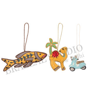 Adornos Navideños Personalizados de Terciopelo Satinado Bordado a Mano de Brazeal Studio, Ecológicos, con Camellos, Caballitos de Mar y Estrellas - Product Image 4