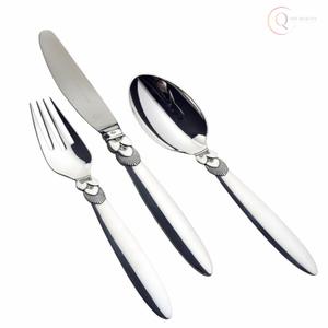 Ensemble de couverts décoratifs pour une table moderne |   Couverts élégants et écologiques en acier inoxydable, prêts pour les fêtes - Product Image 2